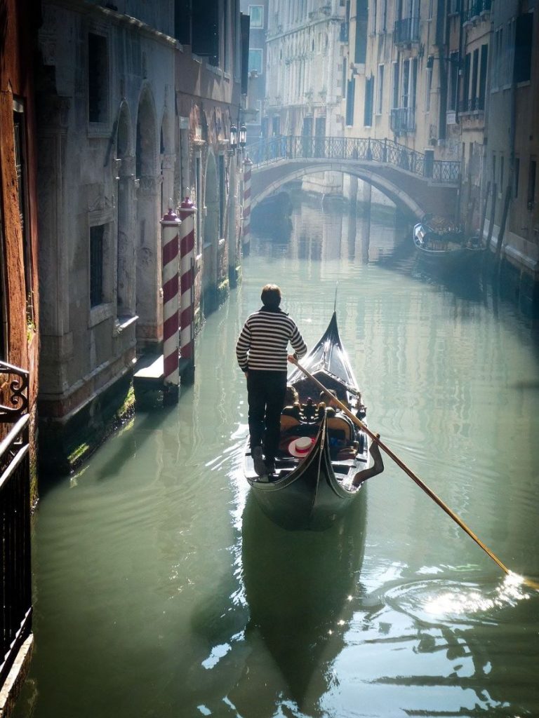 意大利威尼斯的贡多拉Gondola Venice Italy-趣窝